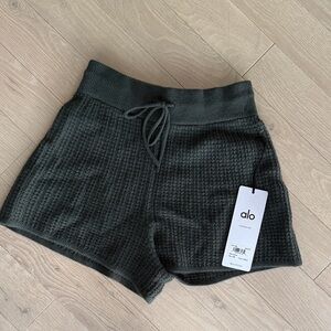 Alo Cashmere Short Size XXS Green
